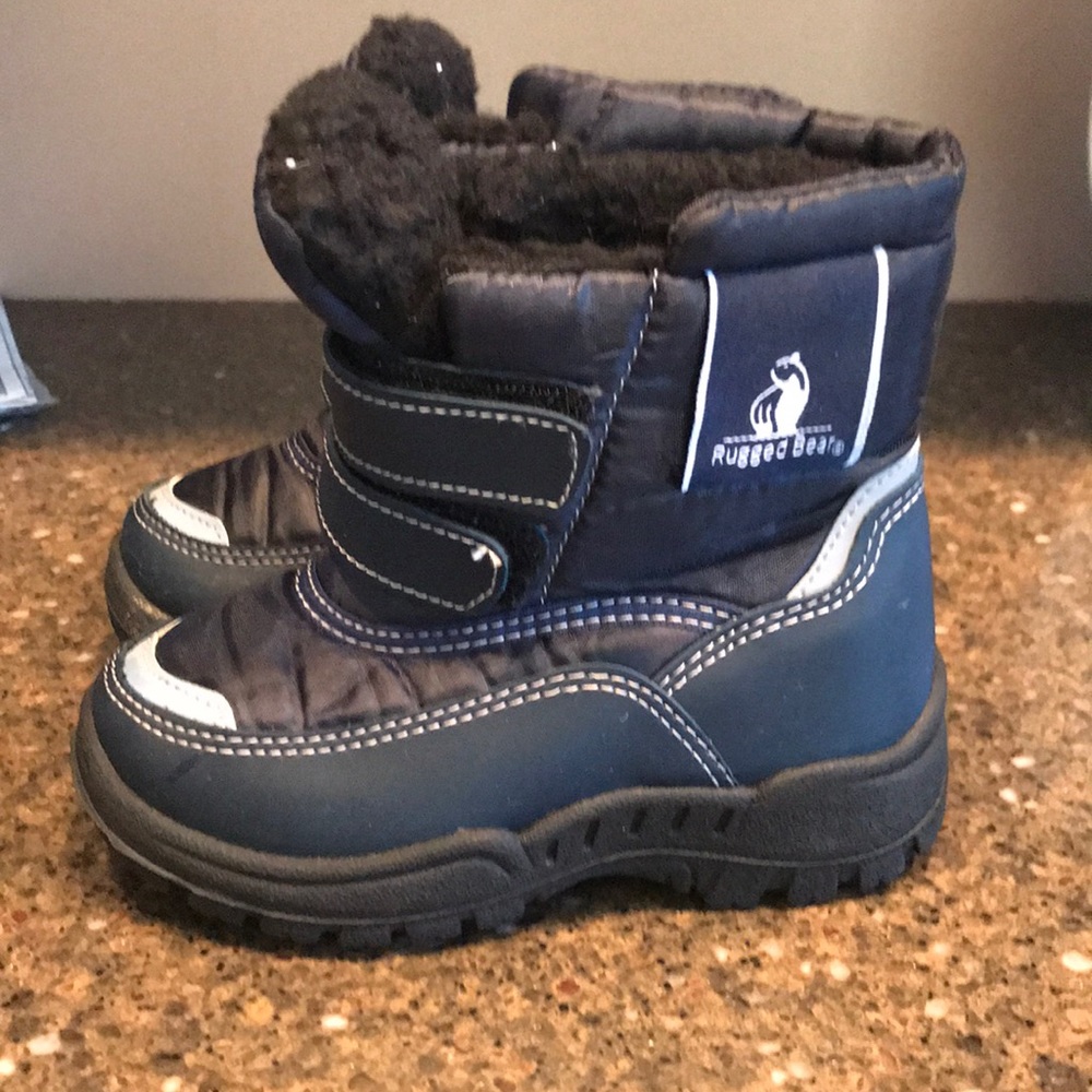 Rugged bear snow boots